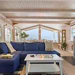 2 Bedroom Lovely In *