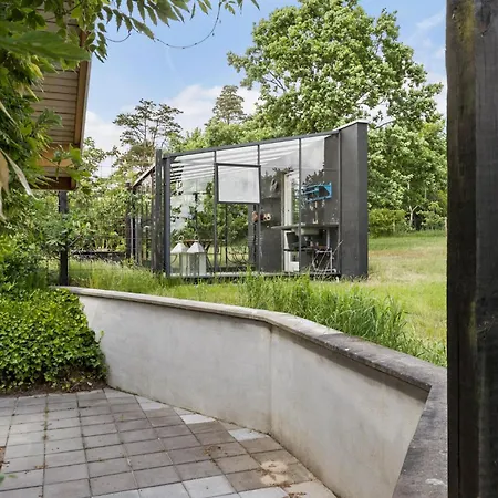 Сasa de vacaciones 2 Bedroom Lovely In